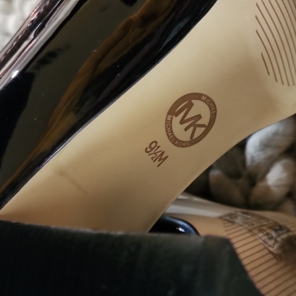 Michael Kors metallic red/black pumps - Picture 3 of 4